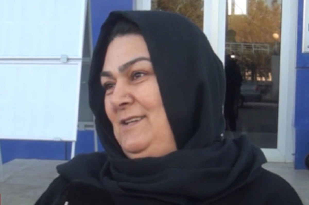 Мать шехида: Я здесь, чтобы выбрать Президента нашей победоносной страны - ВИДЕО